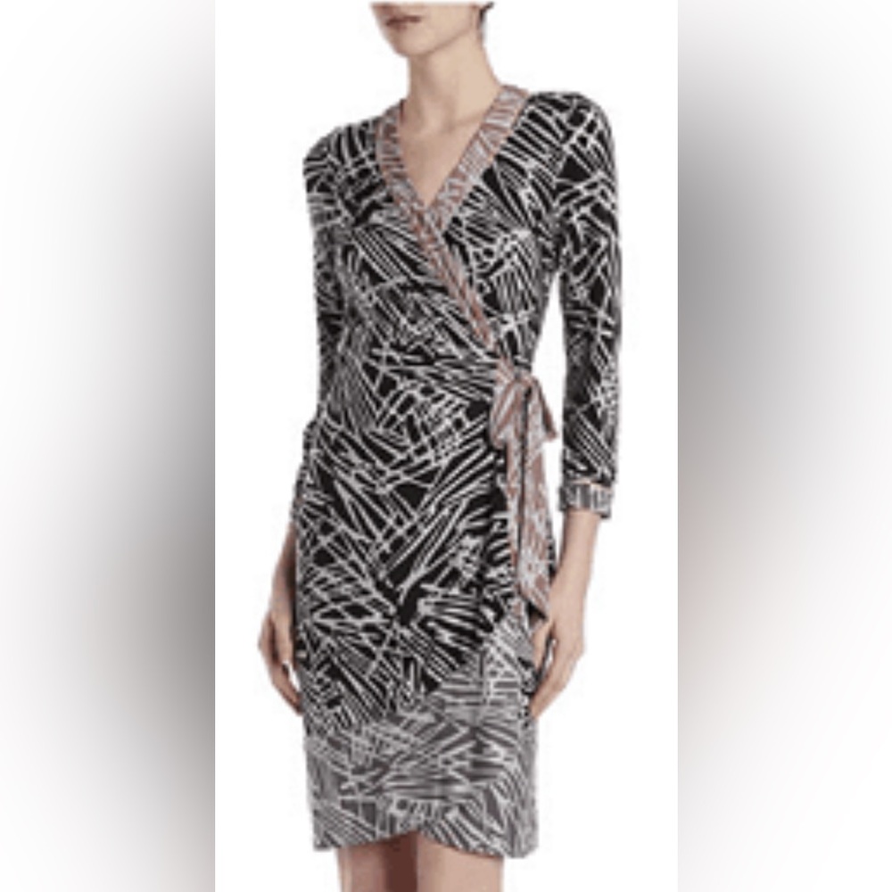 BCBGMAXAZRIA Wrap Dress M Graphic Print Black White Taupe Long Sleeve Like New!